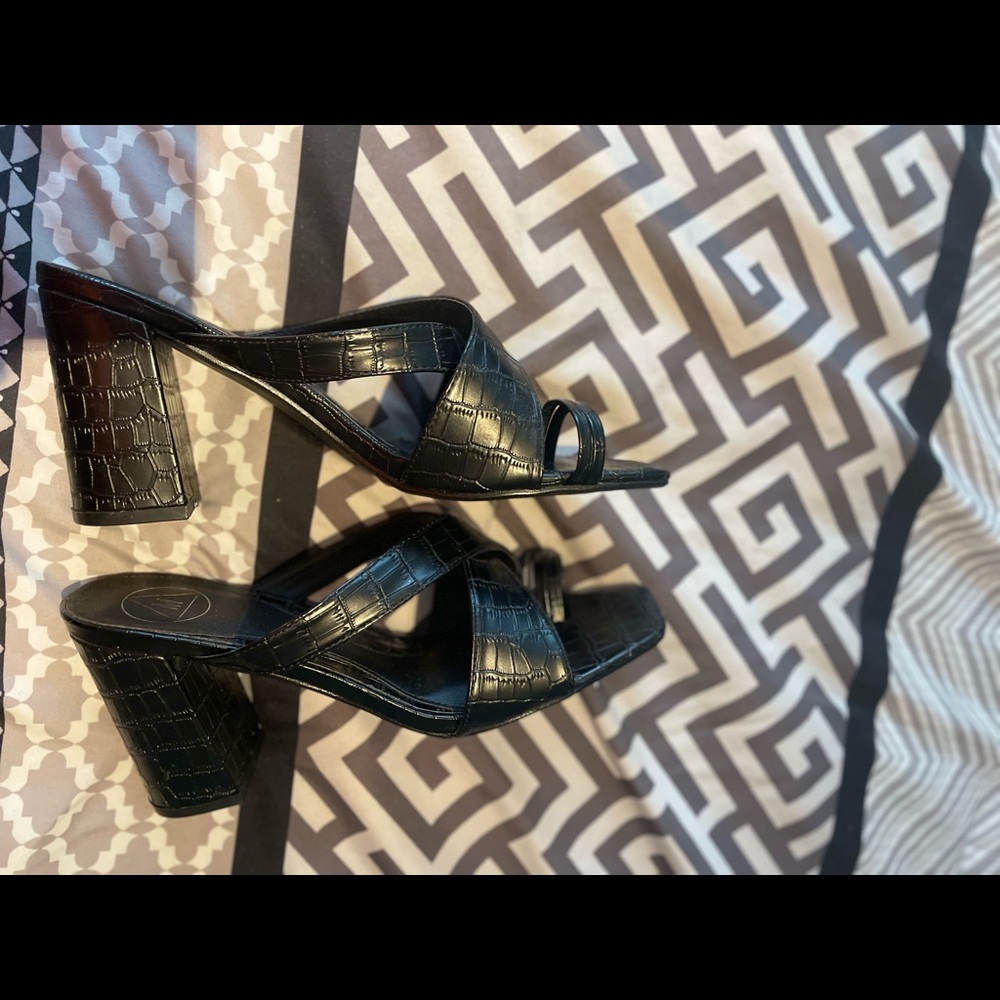 Missguided black croc faux leather toe post heels. New without tag